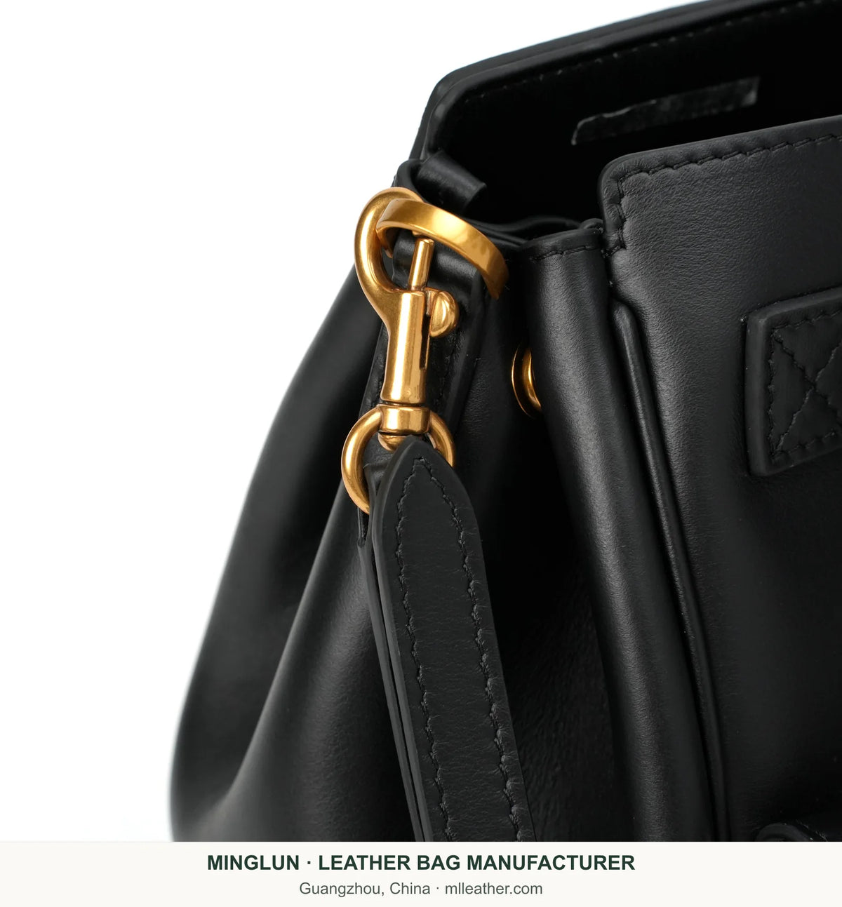Close-up of gold-tone swivel clip and shoulder strap attachment. MINGLUN manufacturer watermark at the bottom.