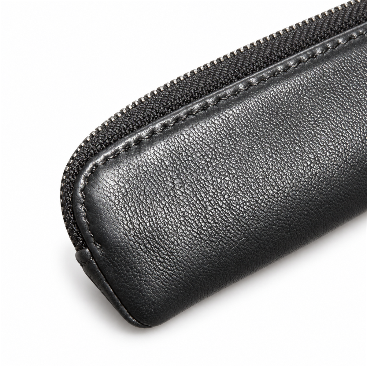 Close-up of the SN005 black pencil case showing fine surface texture, edge stitching and zipper teeth.