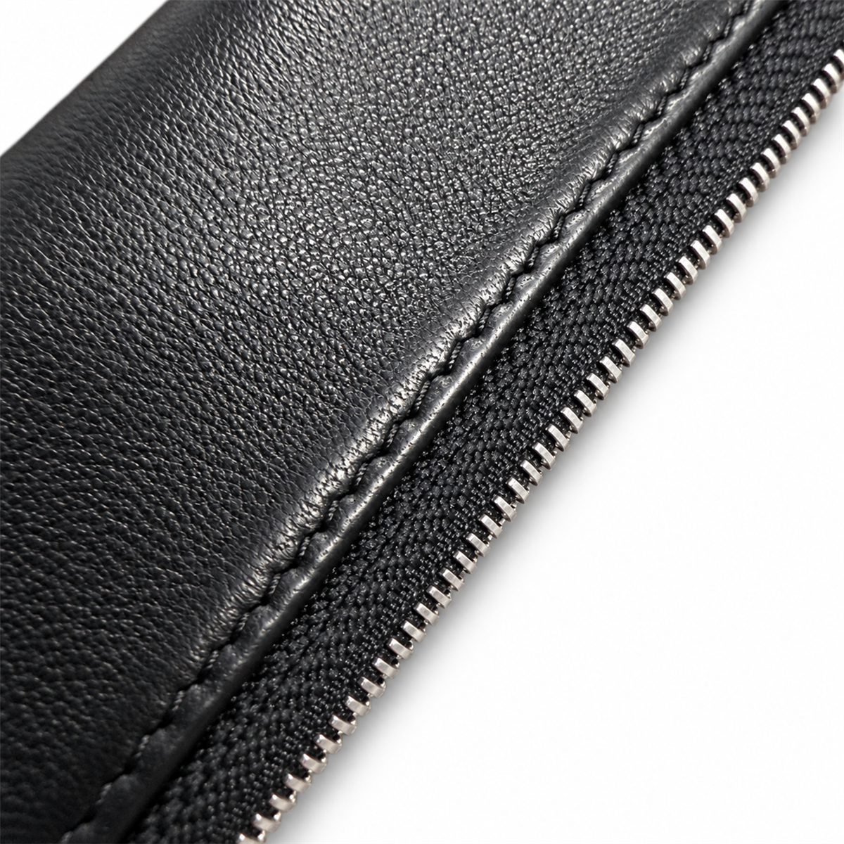 Detail of the SN005 pencil case's black edge stitching and silver-tone zipper teeth.